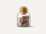 Ein Ball Glas Dispenser von Coffee gefüllt mit Coffee Balls.