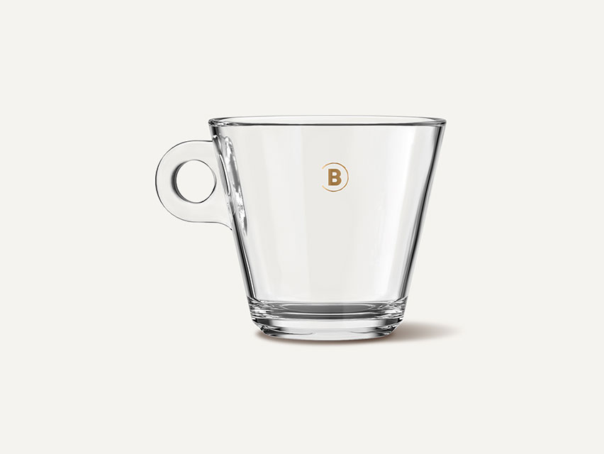 Ein leeres CoffeeB Lungo-Glas.