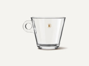 Ein leeres CoffeeB Lungo-Glas.
