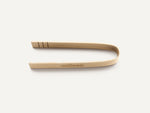 Ein  CoffeeB Ball Tweezer aus Bambusholz.